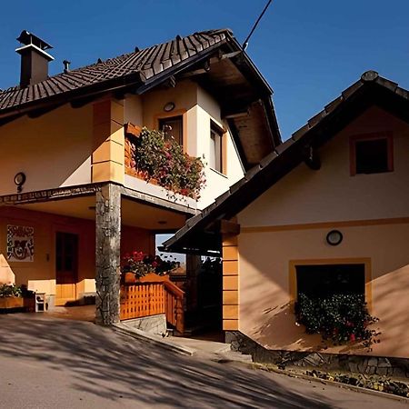 Houses And Apt In Smarjeske Toplice Kranjska Krain 26042 Esterno foto